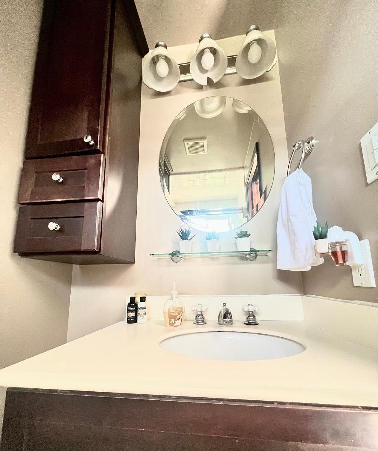 Shared Double Room Inside Home With Private Bathroom, Entrance Hawthorne Exterior photo